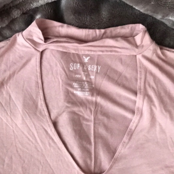 Mauve American Eagle T-shirt - Picture 2 of 2